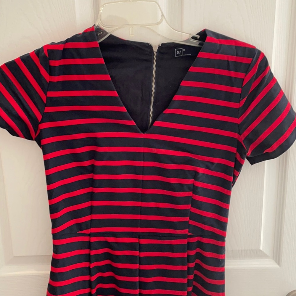 GAP short sleeve dress with pockets